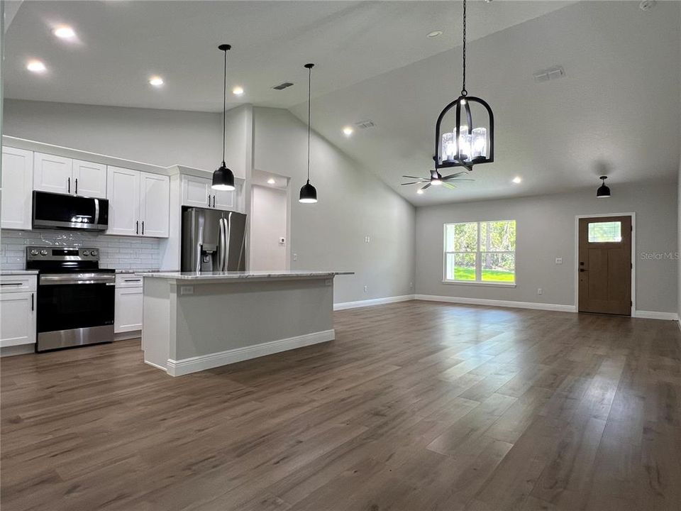 Active With Contract: $567,500 (4 beds, 2 baths, 1865 Square Feet)