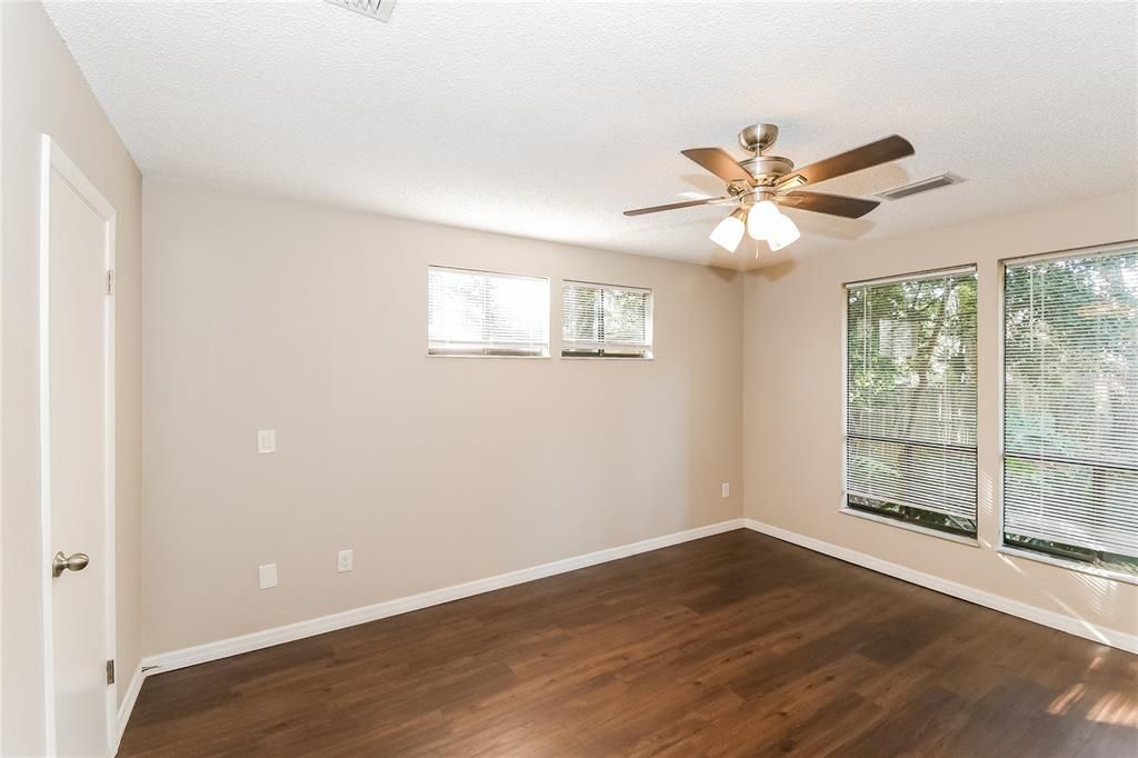 待售: $369,000 (3 贝兹, 2 浴室, 1926 平方英尺)