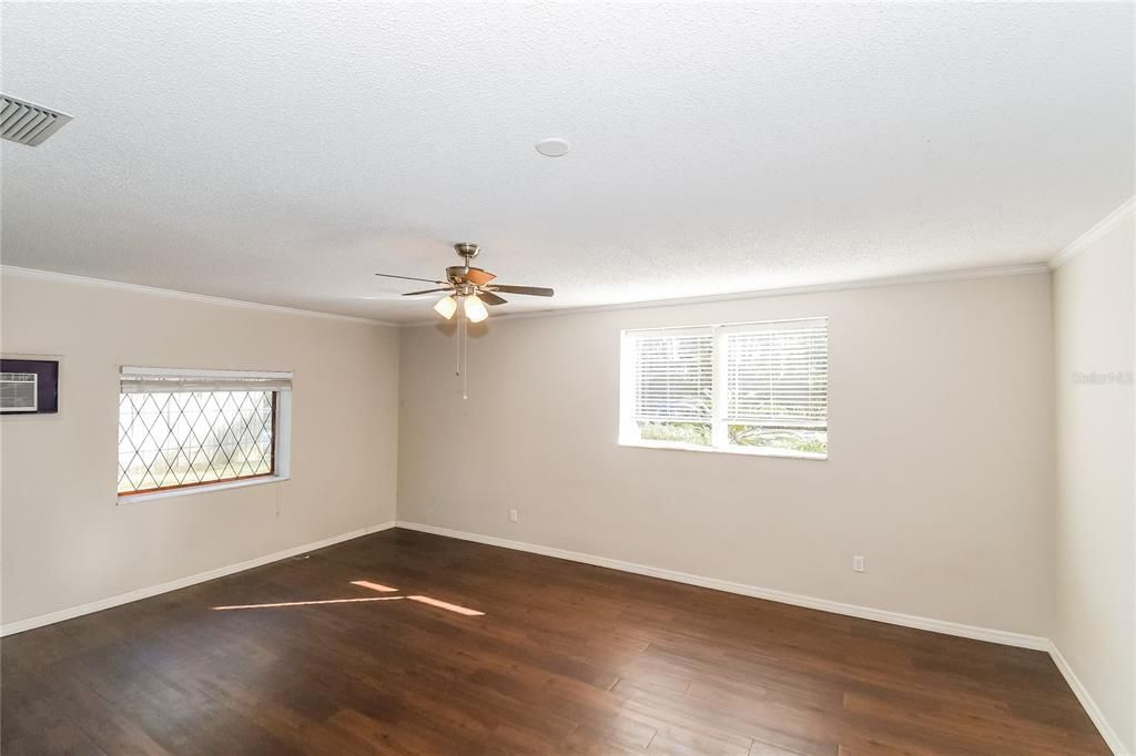 待售: $369,000 (3 贝兹, 2 浴室, 1926 平方英尺)