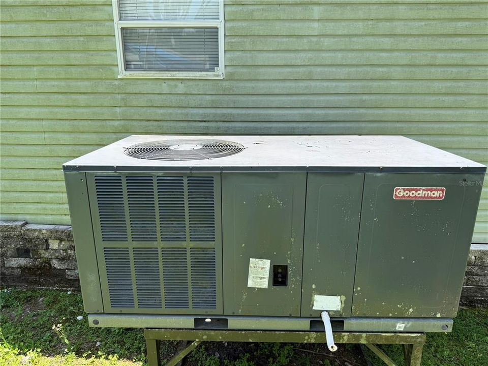 For Sale: $140,000 (3 beds, 2 baths, 1248 Square Feet)