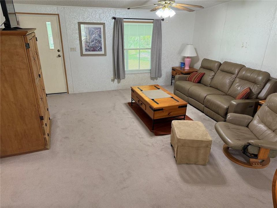 For Sale: $140,000 (3 beds, 2 baths, 1248 Square Feet)