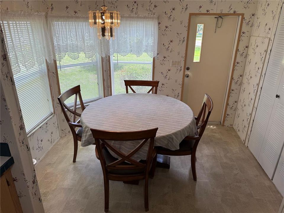 For Sale: $140,000 (3 beds, 2 baths, 1248 Square Feet)