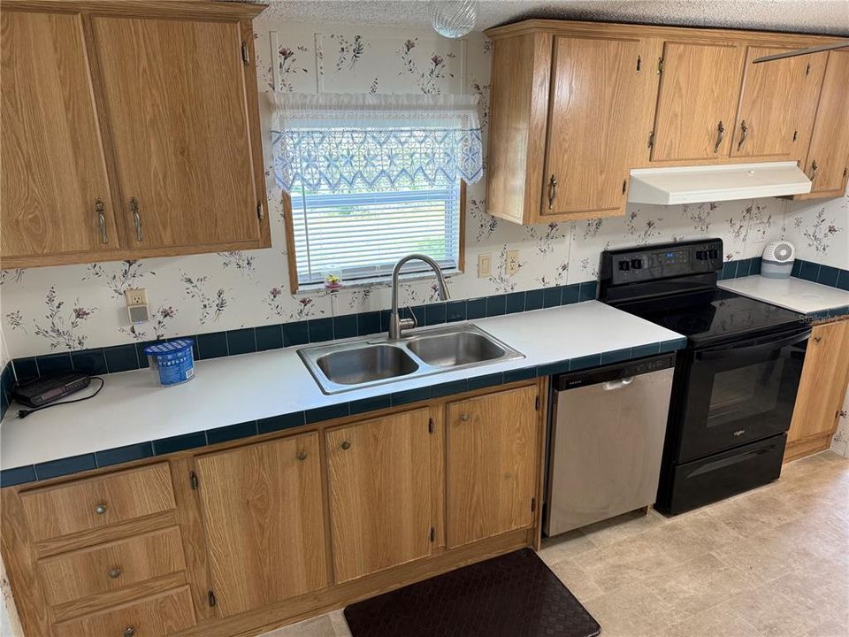 For Sale: $140,000 (3 beds, 2 baths, 1248 Square Feet)