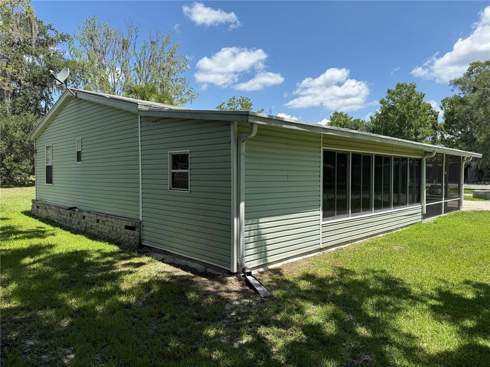 For Sale: $140,000 (3 beds, 2 baths, 1248 Square Feet)