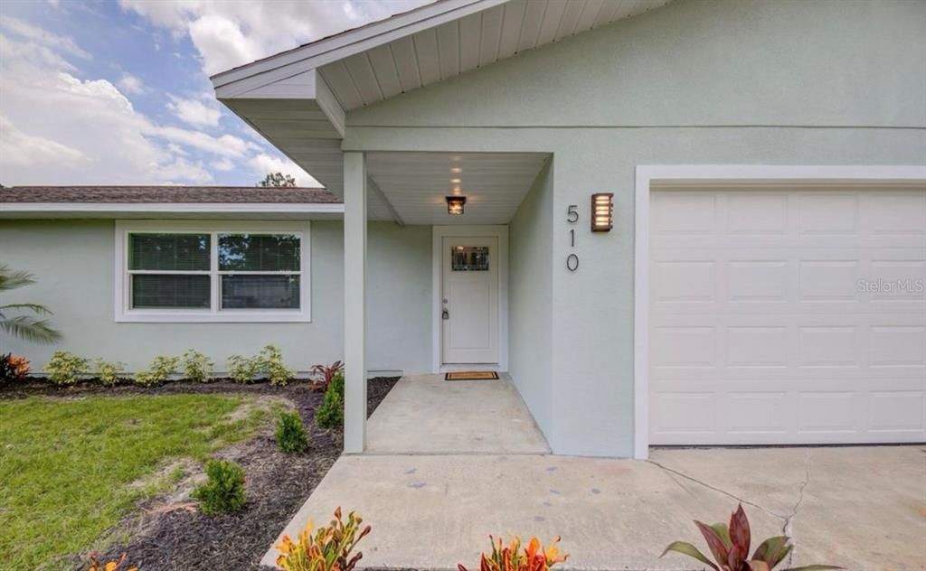 Active With Contract: $389,900 (4 beds, 2 baths, 1536 Square Feet)