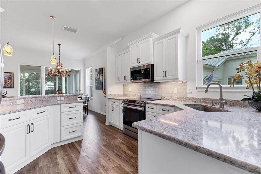 Activo con contrato: $589,500 (3 camas, 2 baños, 2115 Pies cuadrados)