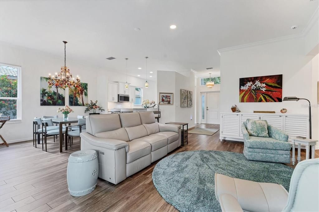 Activo con contrato: $589,500 (3 camas, 2 baños, 2115 Pies cuadrados)