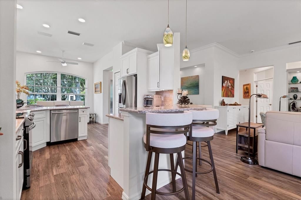 Activo con contrato: $589,500 (3 camas, 2 baños, 2115 Pies cuadrados)