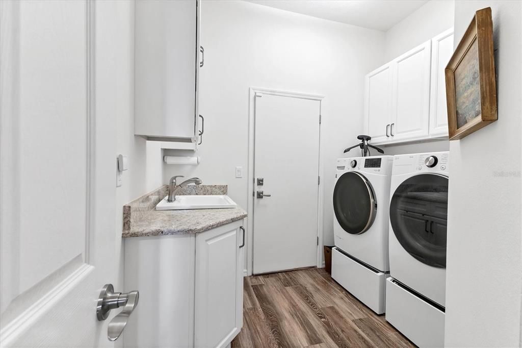 Activo con contrato: $589,500 (3 camas, 2 baños, 2115 Pies cuadrados)