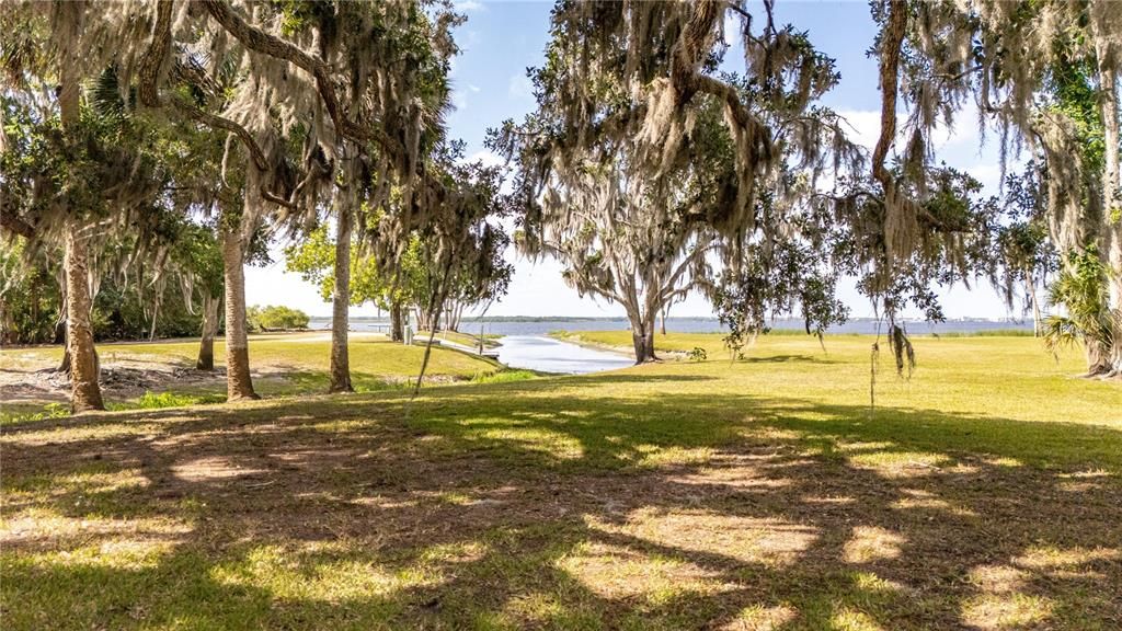 На продажу: $99,500 (0.36 acres)