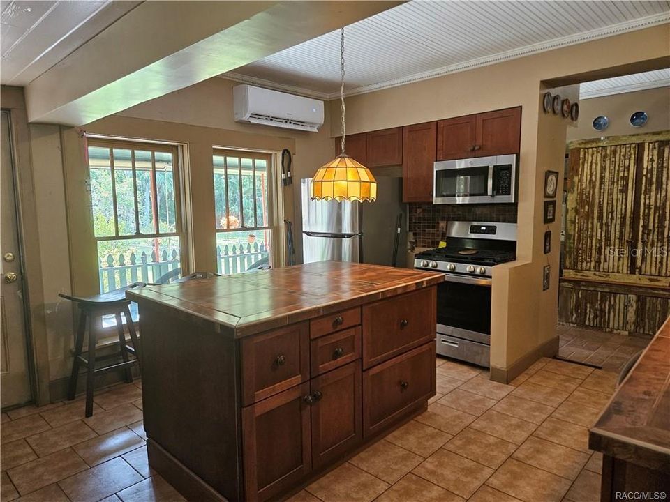 Active With Contract: $359,000 (4 beds, 3 baths, 2991 Square Feet)