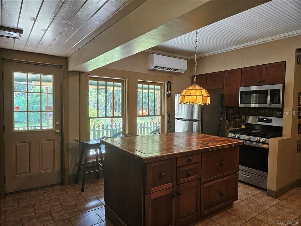 Active With Contract: $359,000 (4 beds, 3 baths, 2991 Square Feet)