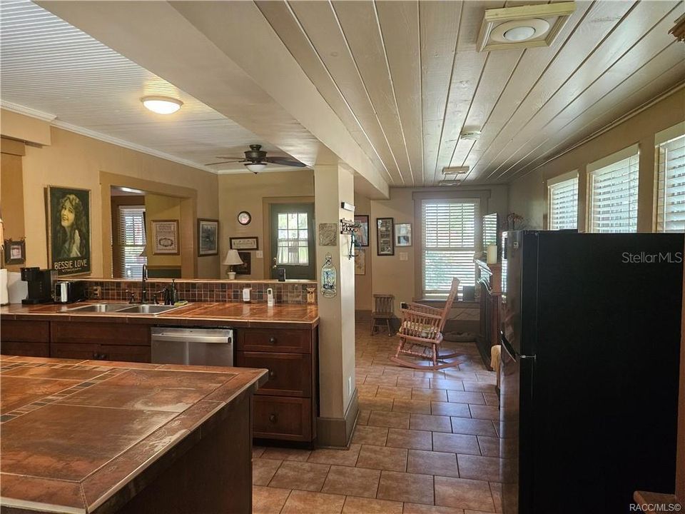 Active With Contract: $359,000 (4 beds, 3 baths, 2991 Square Feet)