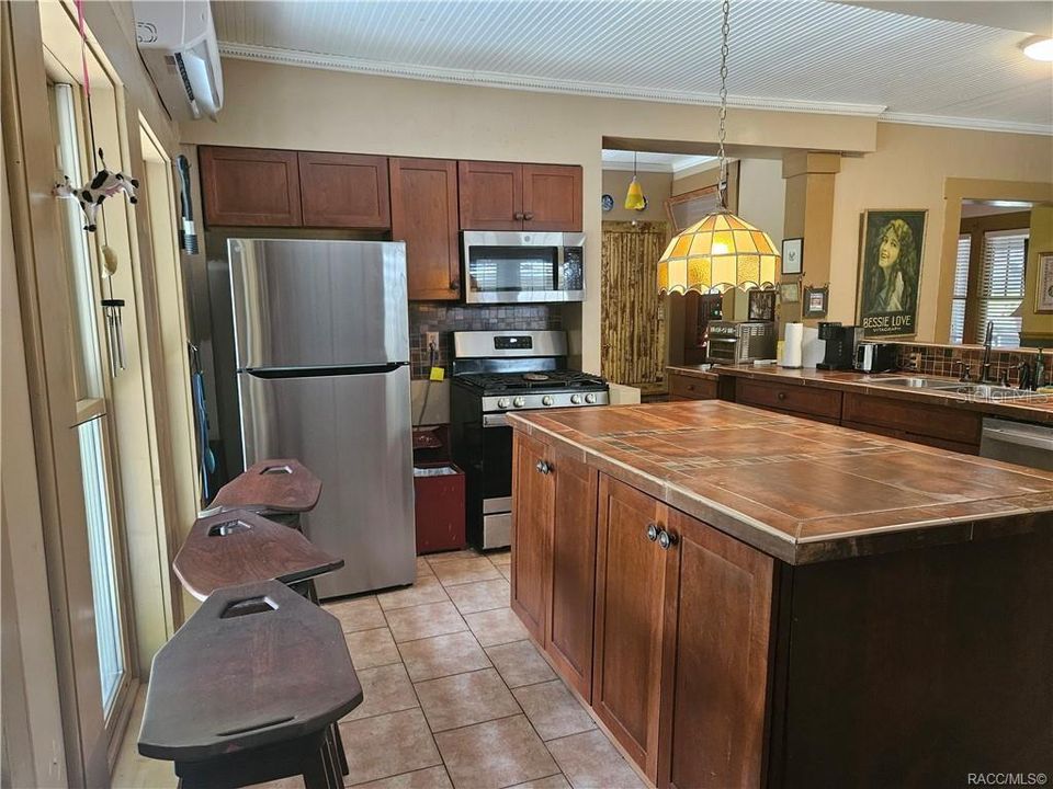 Active With Contract: $359,000 (4 beds, 3 baths, 2991 Square Feet)