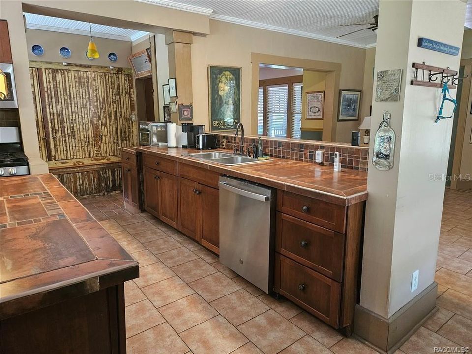 Active With Contract: $359,000 (4 beds, 3 baths, 2991 Square Feet)