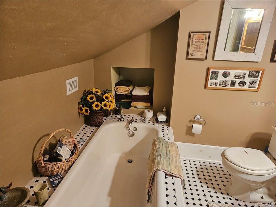 Active With Contract: $359,000 (4 beds, 3 baths, 2991 Square Feet)