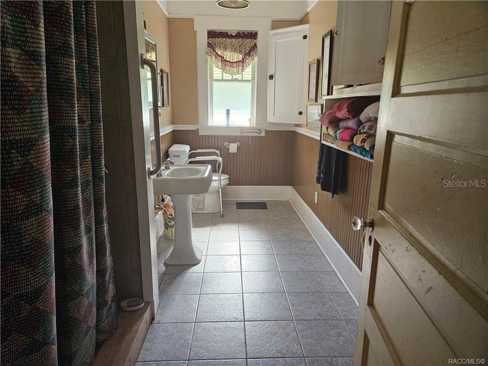 Active With Contract: $359,000 (4 beds, 3 baths, 2991 Square Feet)