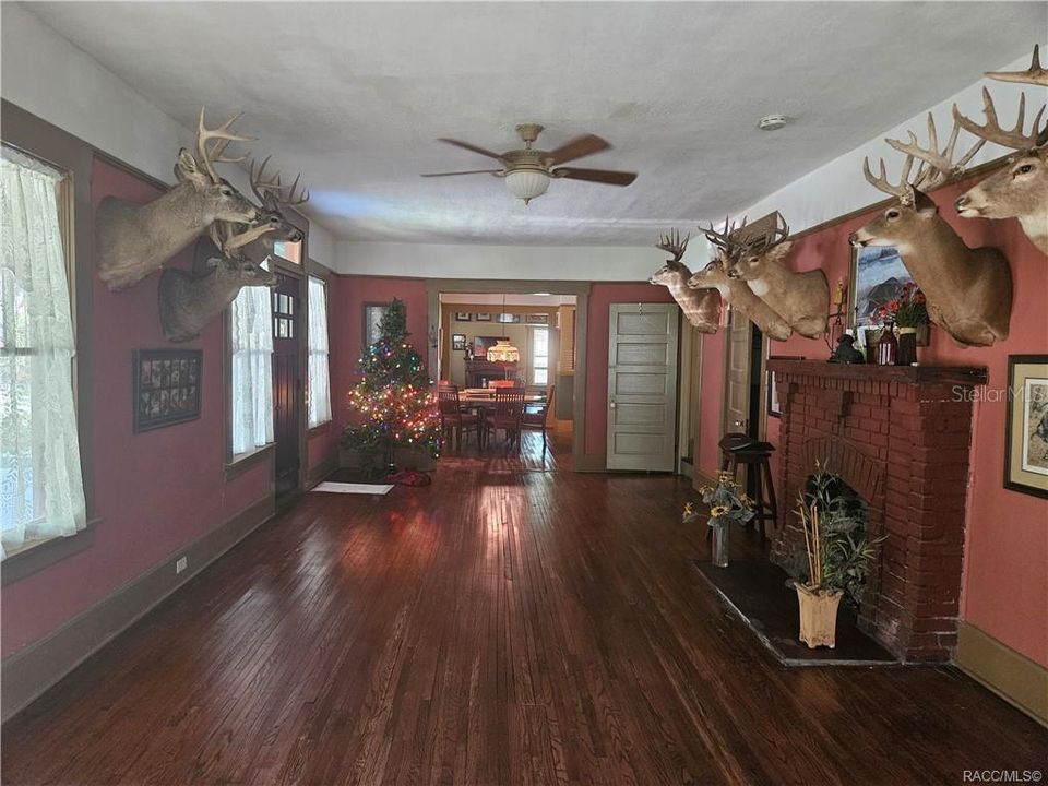 Active With Contract: $359,000 (4 beds, 3 baths, 2991 Square Feet)