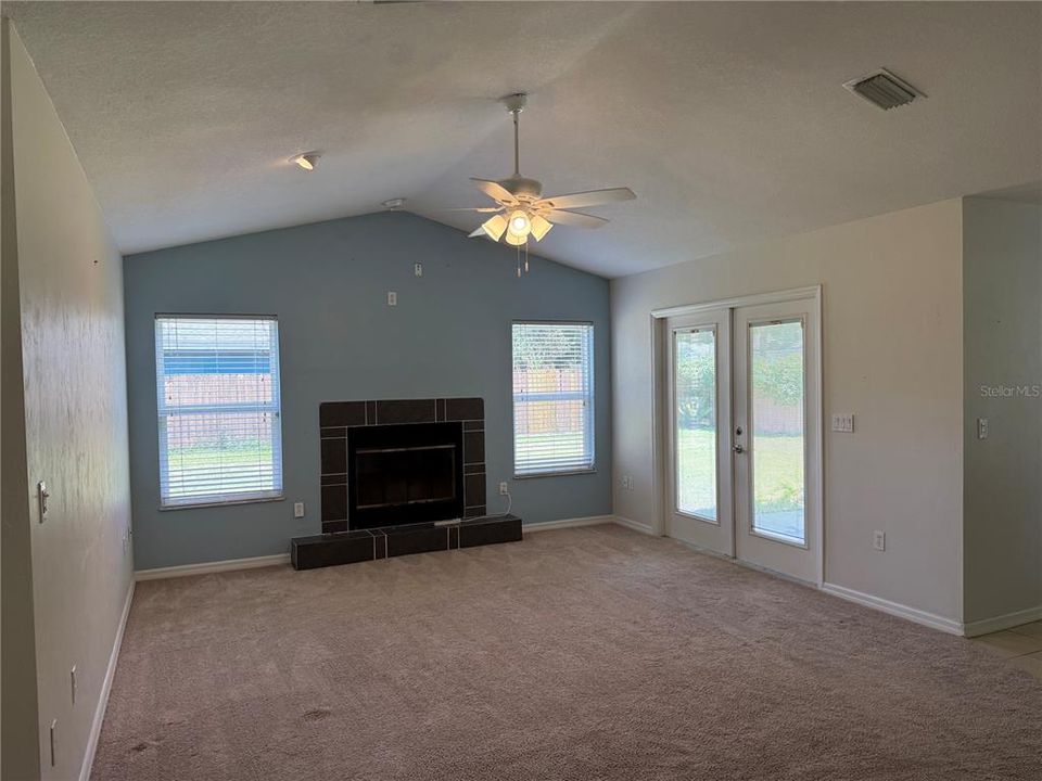 For Sale: $279,000 (3 beds, 2 baths, 1407 Square Feet)