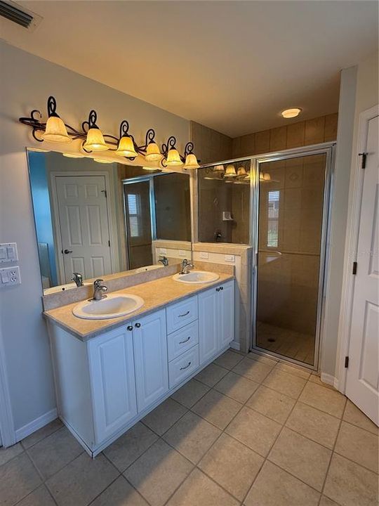 For Sale: $279,000 (3 beds, 2 baths, 1407 Square Feet)