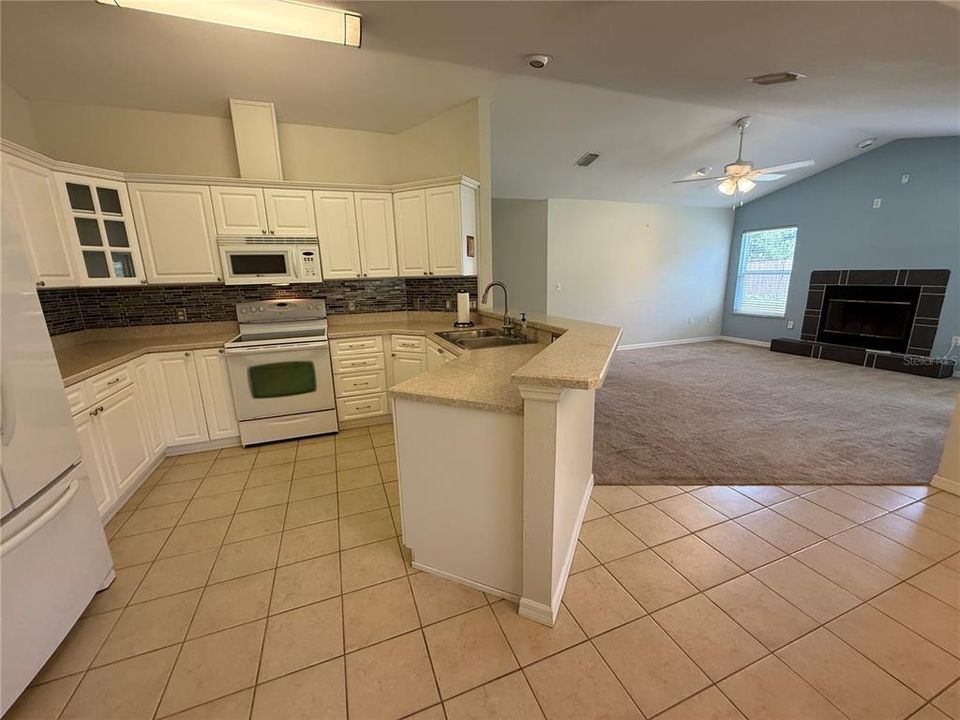 For Sale: $279,000 (3 beds, 2 baths, 1407 Square Feet)