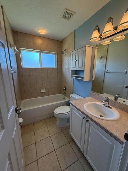 For Sale: $279,000 (3 beds, 2 baths, 1407 Square Feet)