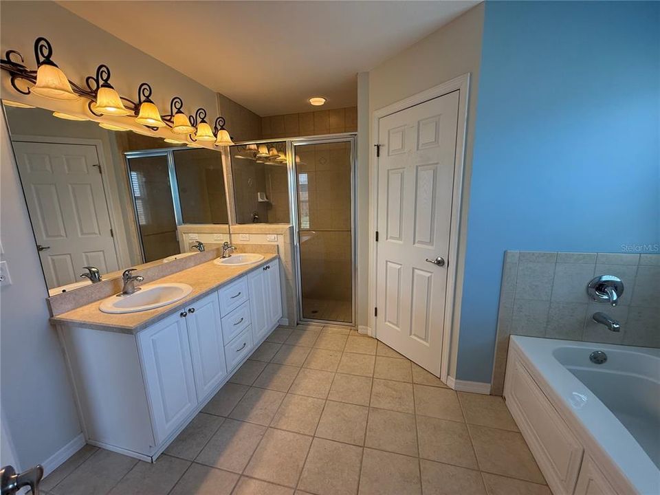 For Sale: $279,000 (3 beds, 2 baths, 1407 Square Feet)