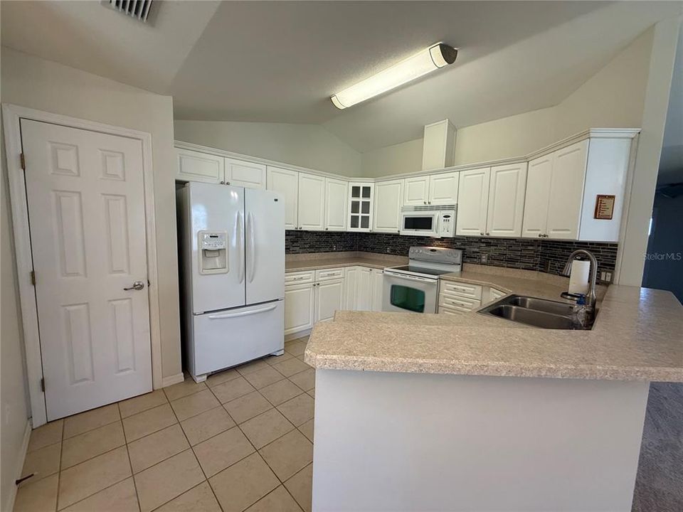 For Sale: $279,000 (3 beds, 2 baths, 1407 Square Feet)