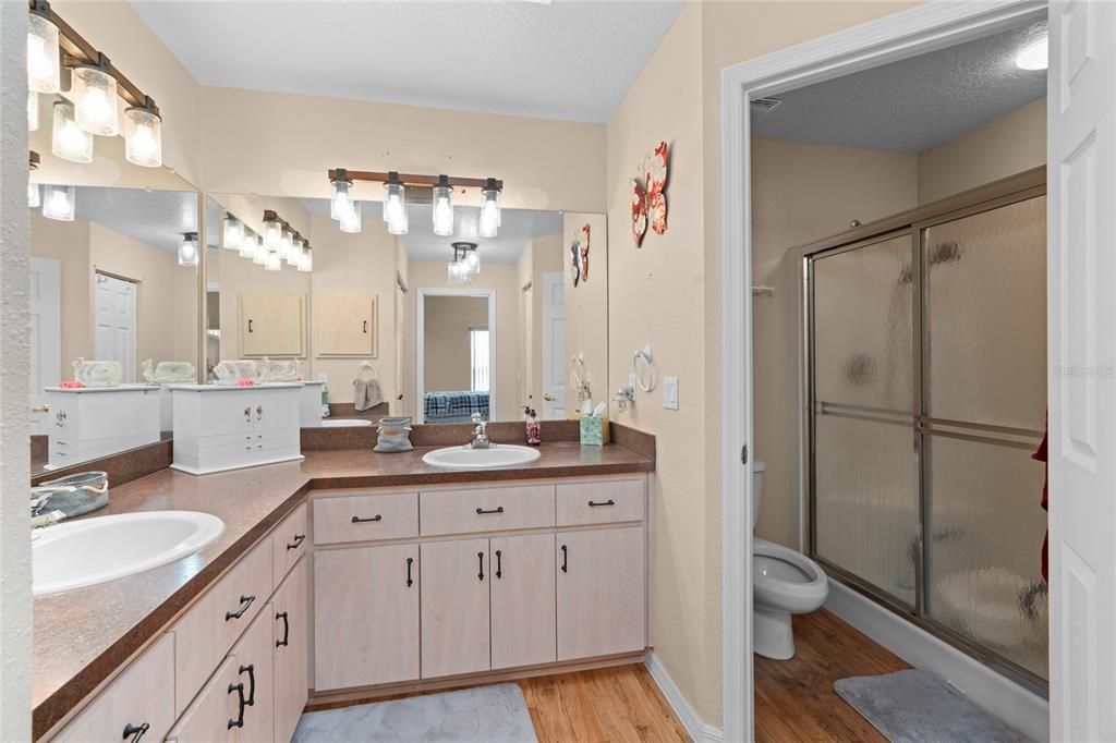 待售: $220,000 (2 贝兹, 2 浴室, 1482 平方英尺)