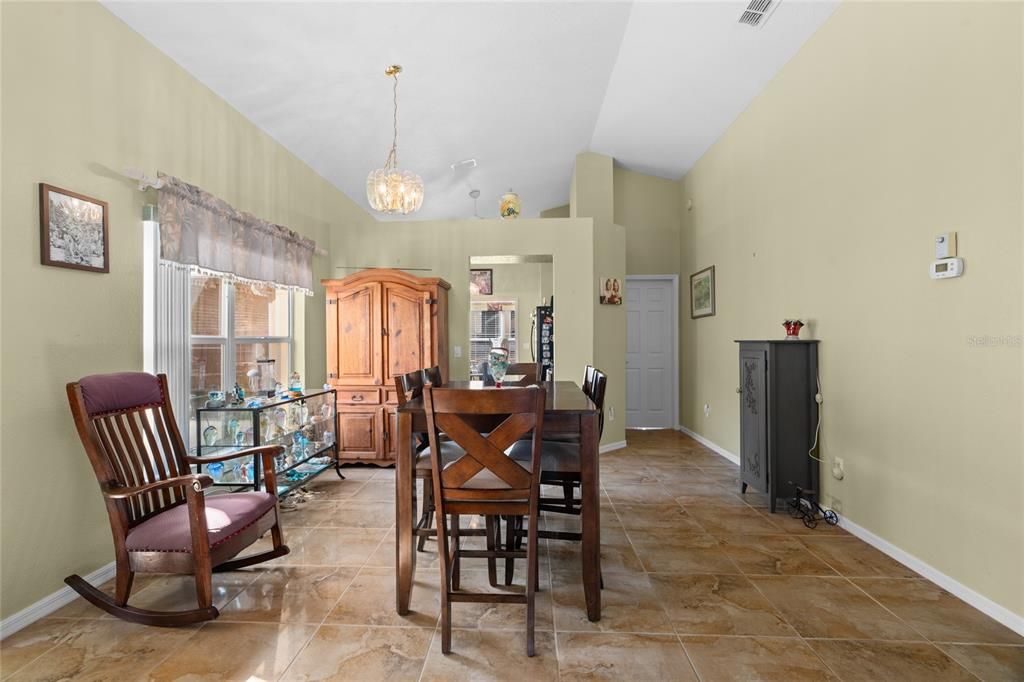 待售: $220,000 (2 贝兹, 2 浴室, 1482 平方英尺)