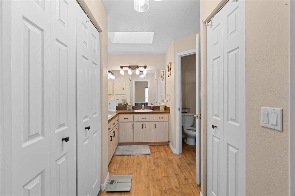 待售: $220,000 (2 贝兹, 2 浴室, 1482 平方英尺)