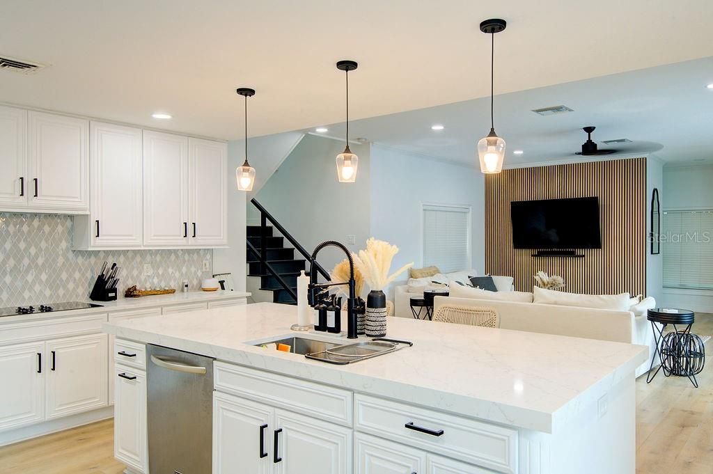 出租: $13,500 (3 贝兹, 4 浴室, 3104 平方英尺)