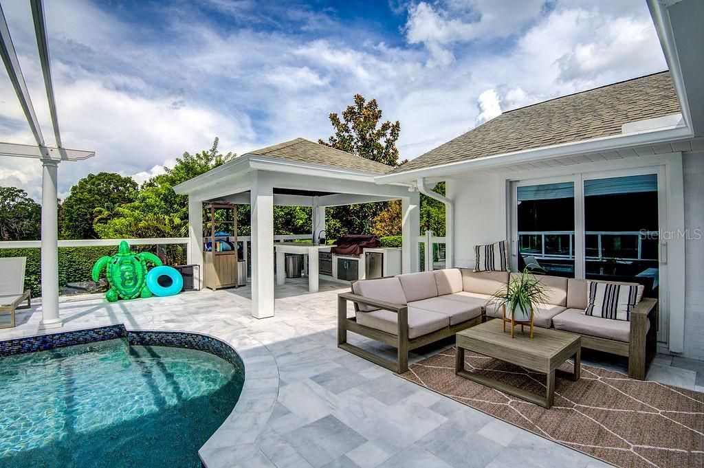 出租: $13,500 (3 贝兹, 4 浴室, 3104 平方英尺)