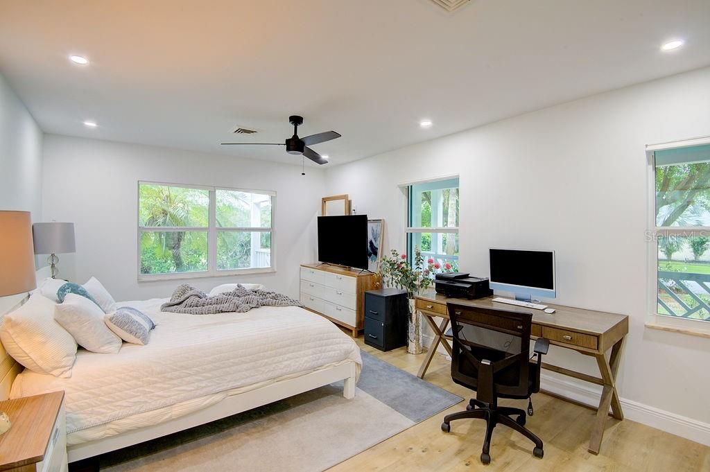 出租: $13,500 (3 贝兹, 4 浴室, 3104 平方英尺)