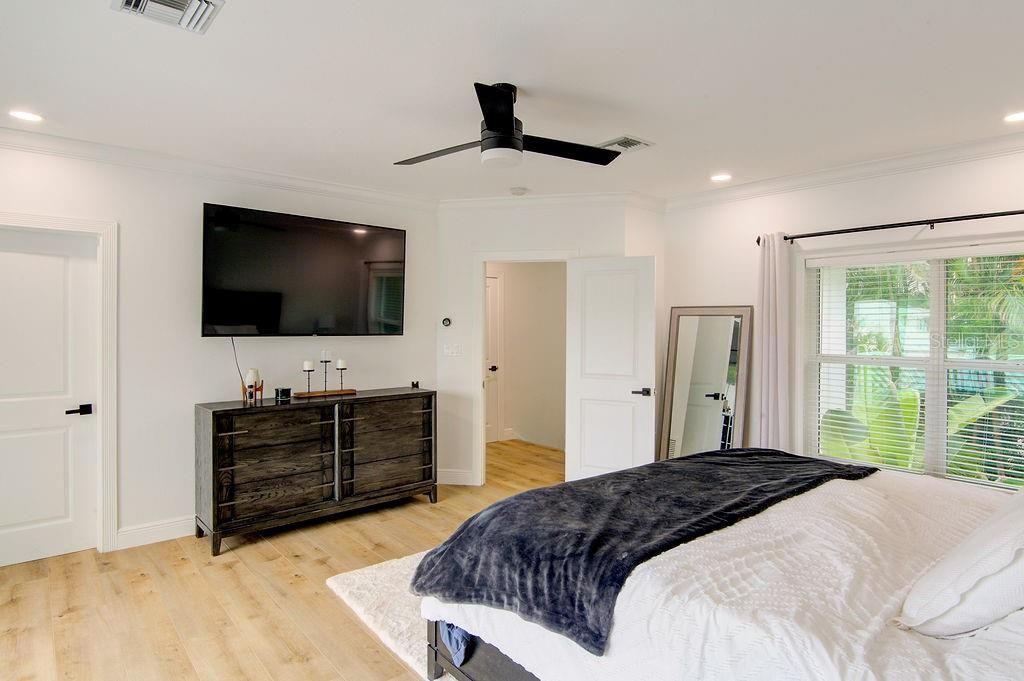 出租: $13,500 (3 贝兹, 4 浴室, 3104 平方英尺)