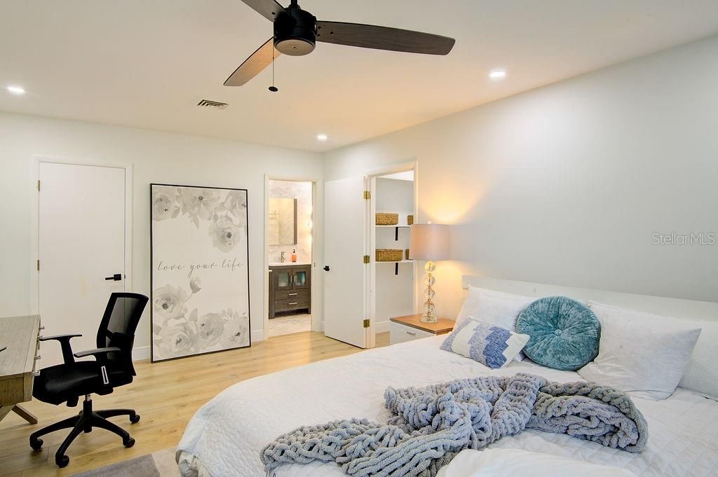 出租: $13,500 (3 贝兹, 4 浴室, 3104 平方英尺)