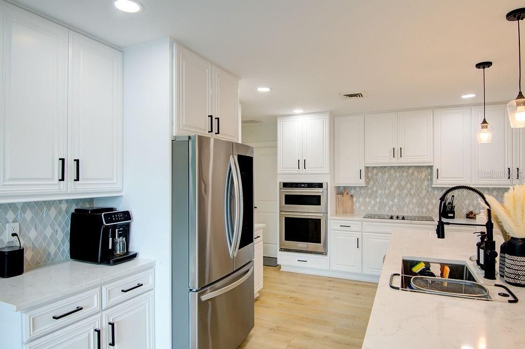 出租: $13,500 (3 贝兹, 4 浴室, 3104 平方英尺)