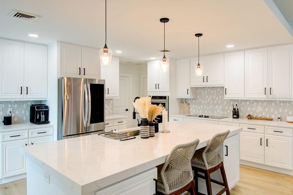 出租: $13,500 (3 贝兹, 4 浴室, 3104 平方英尺)