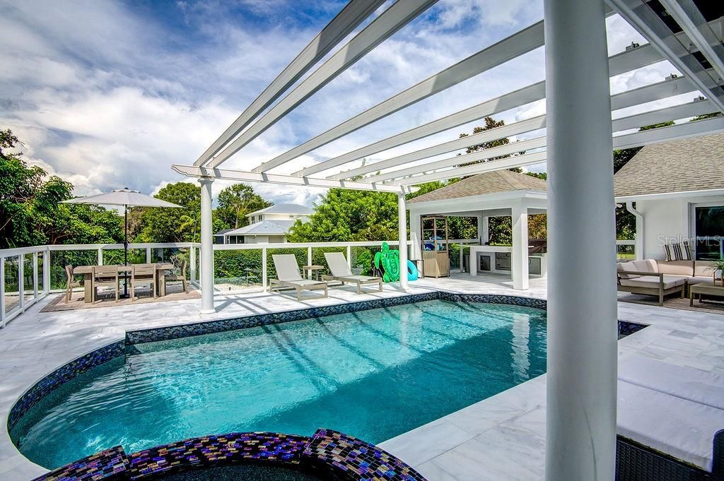 出租: $13,500 (3 贝兹, 4 浴室, 3104 平方英尺)