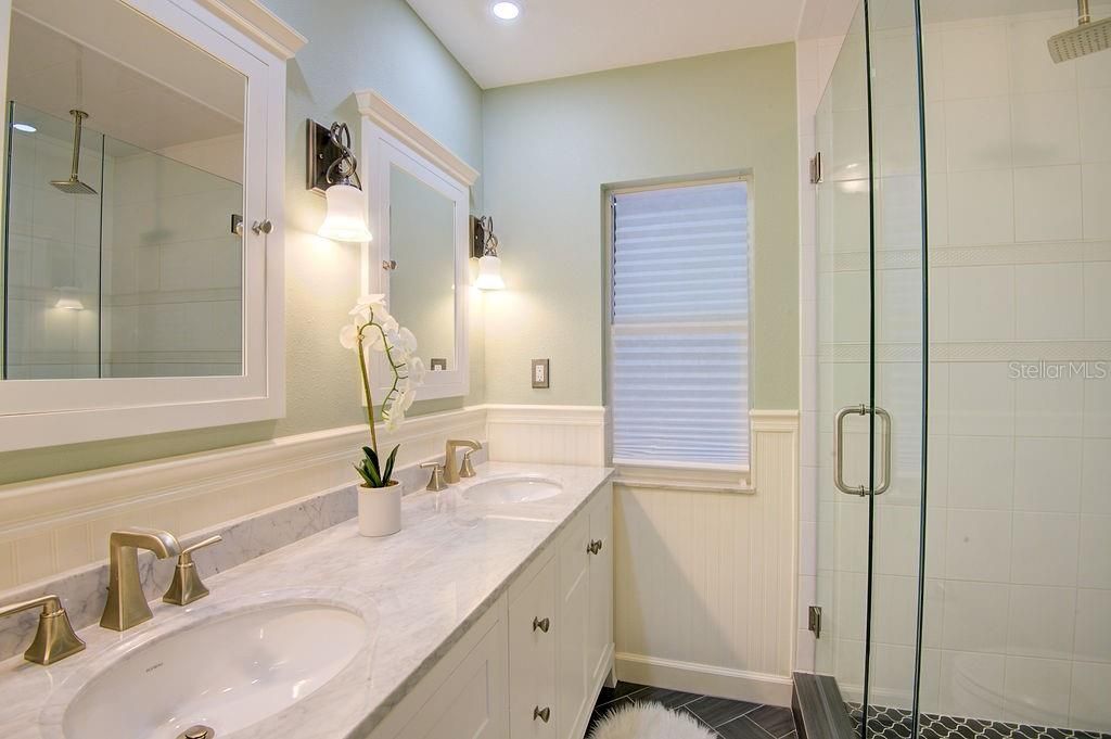 出租: $13,500 (3 贝兹, 4 浴室, 3104 平方英尺)