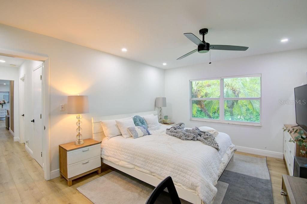 出租: $13,500 (3 贝兹, 4 浴室, 3104 平方英尺)