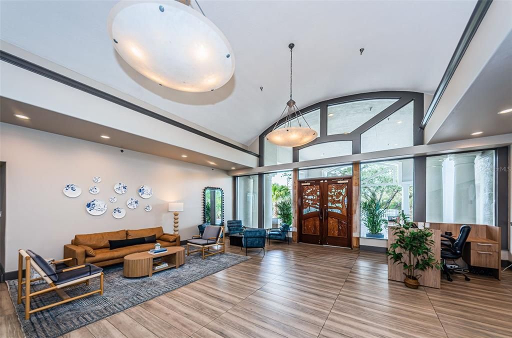 合同活跃: $749,000 (4 贝兹, 3 浴室, 2642 平方英尺)