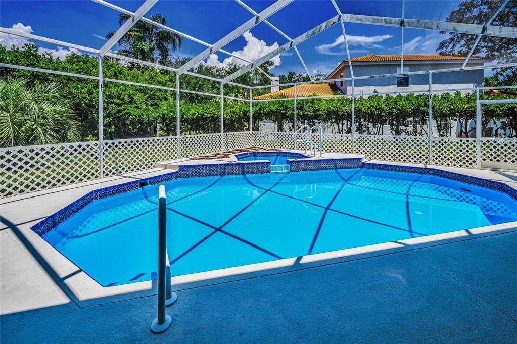 合同活跃: $749,000 (4 贝兹, 3 浴室, 2642 平方英尺)