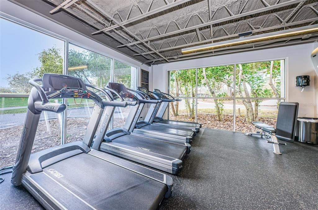 合同活跃: $749,000 (4 贝兹, 3 浴室, 2642 平方英尺)