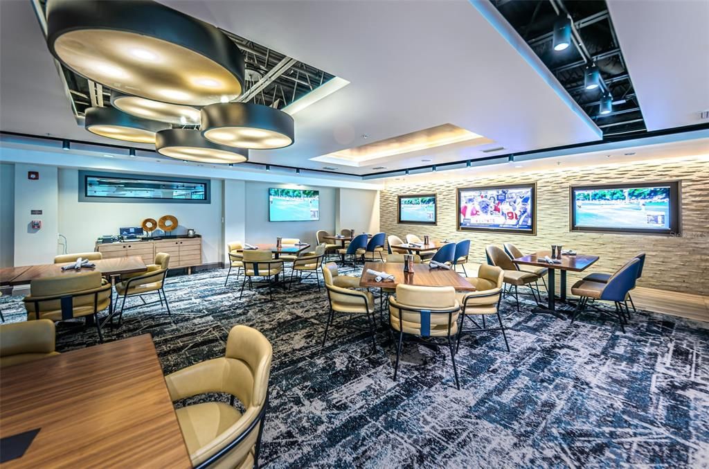 合同活跃: $749,000 (4 贝兹, 3 浴室, 2642 平方英尺)