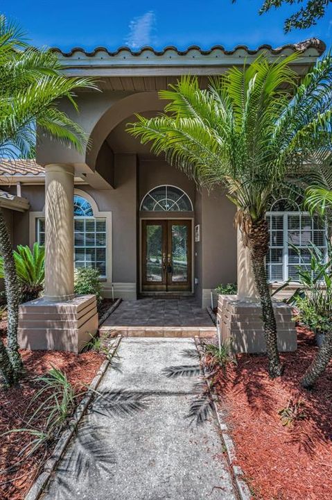 合同活跃: $749,000 (4 贝兹, 3 浴室, 2642 平方英尺)