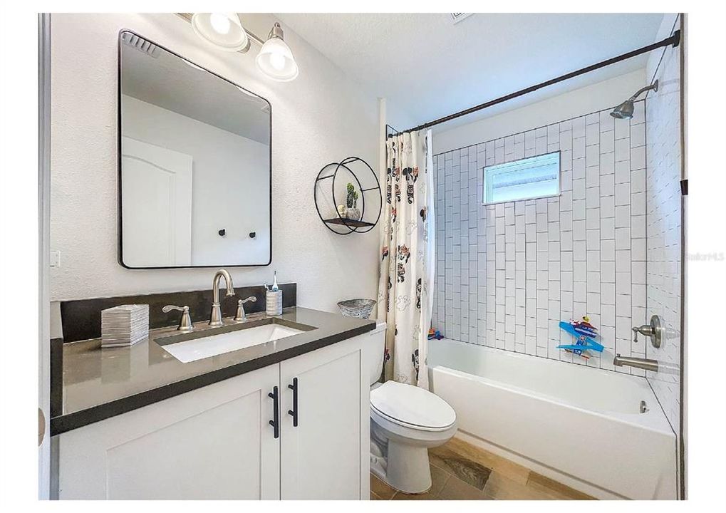 Под контрактом: $645,000 (4 спален, 3 ванн, 2040 Квадратных фут)