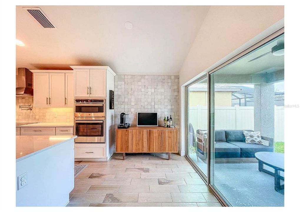 Под контрактом: $645,000 (4 спален, 3 ванн, 2040 Квадратных фут)