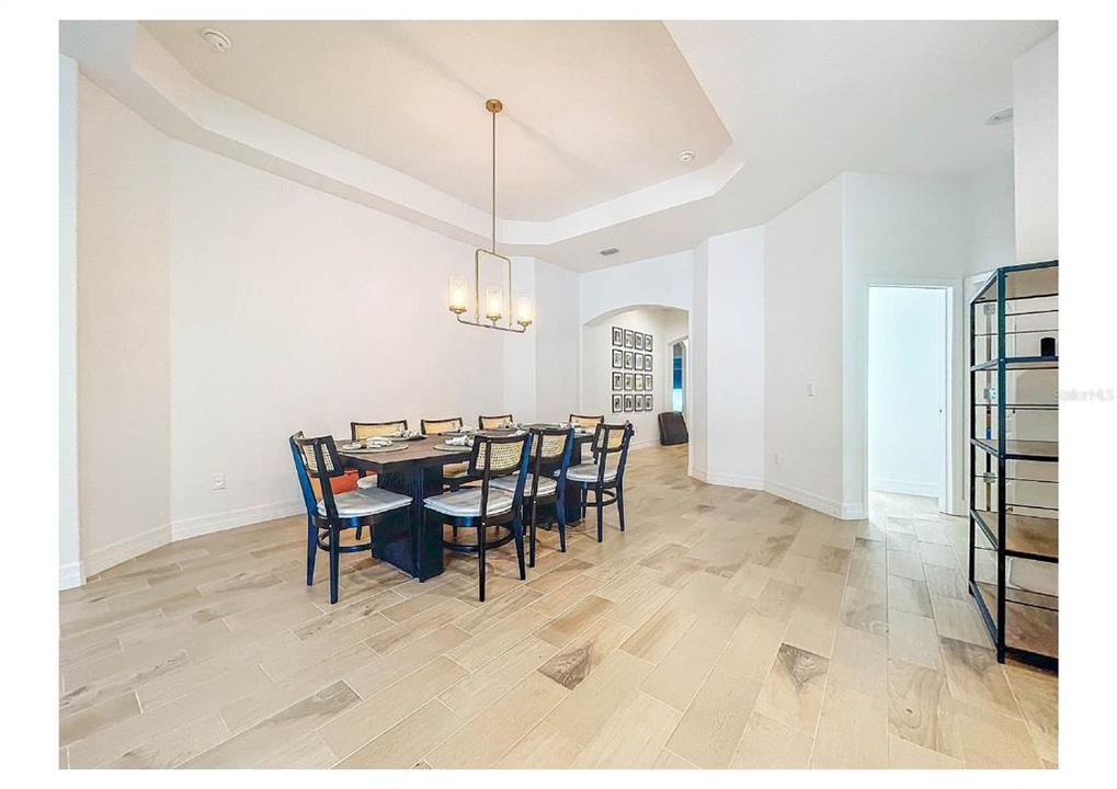 Под контрактом: $645,000 (4 спален, 3 ванн, 2040 Квадратных фут)