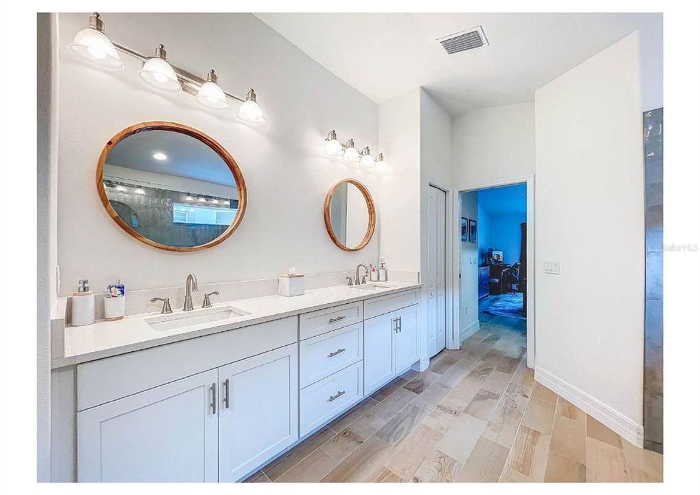 Под контрактом: $645,000 (4 спален, 3 ванн, 2040 Квадратных фут)